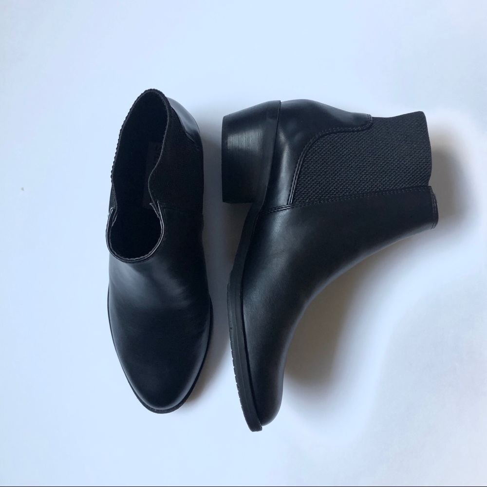NWOT Steve Madden Pull On Chelsea Ankle Boot